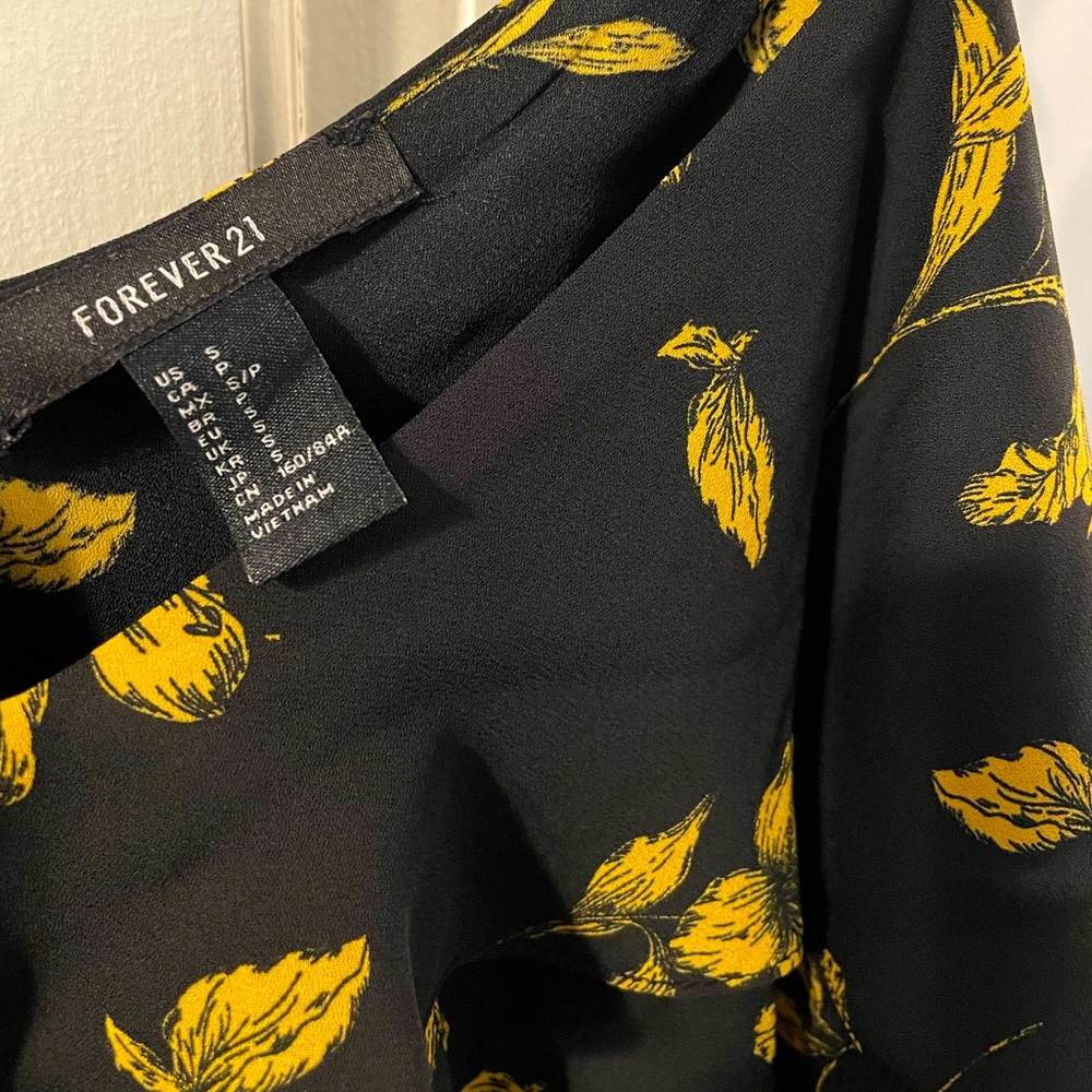 Small Off the Shoulder Floral Blouse - Picture 3 of 6